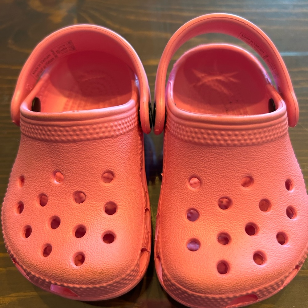 CROCS Kids Water Shoes in Bright Pink
